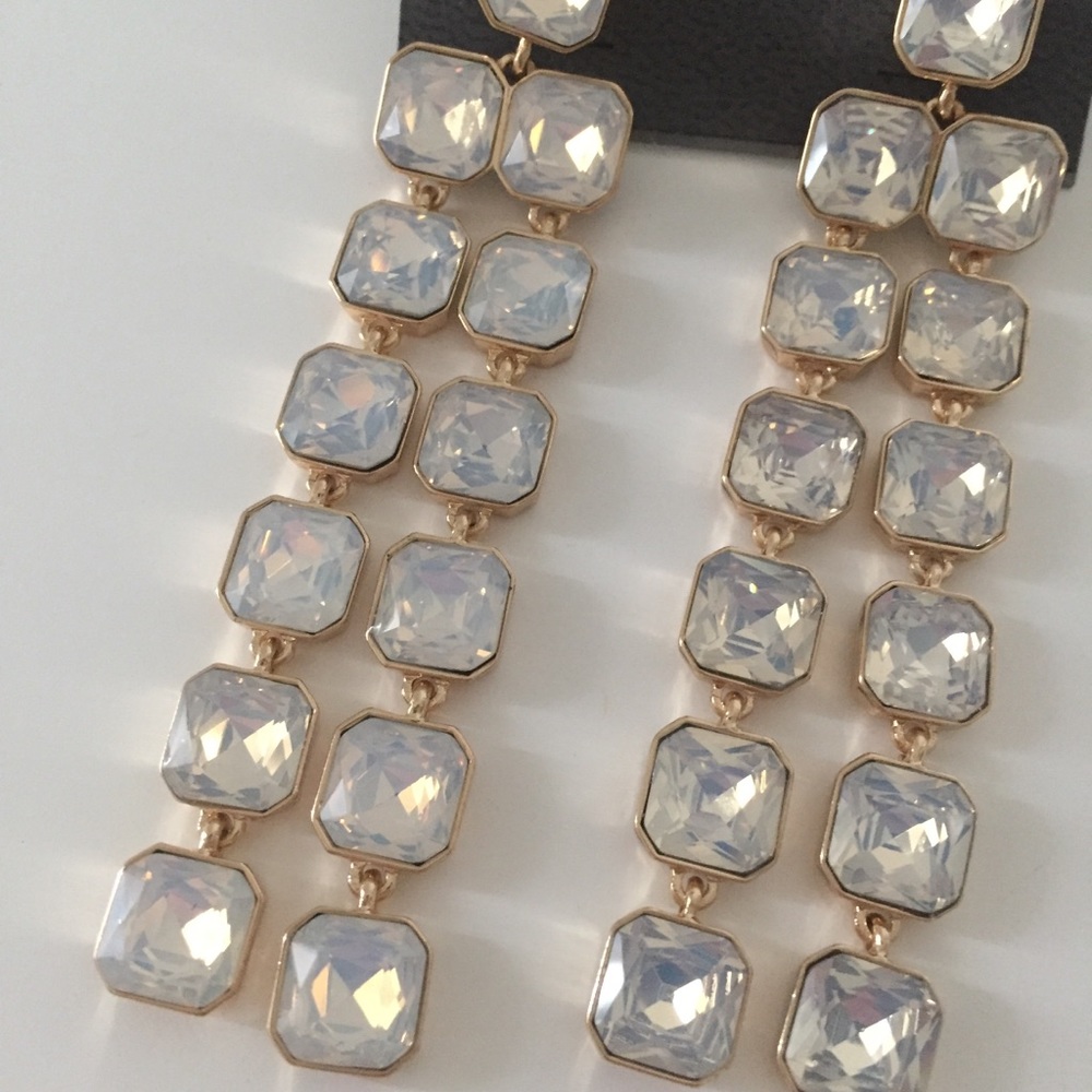 Express gold opaque glam drop earrings - Picture 2 of 3